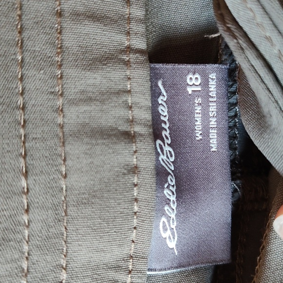 Eddie Bauer women's cargo shorts - Picture 2 of 3